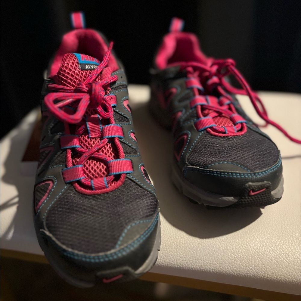 Nike Alvord 10 Black and Pink Sneakers